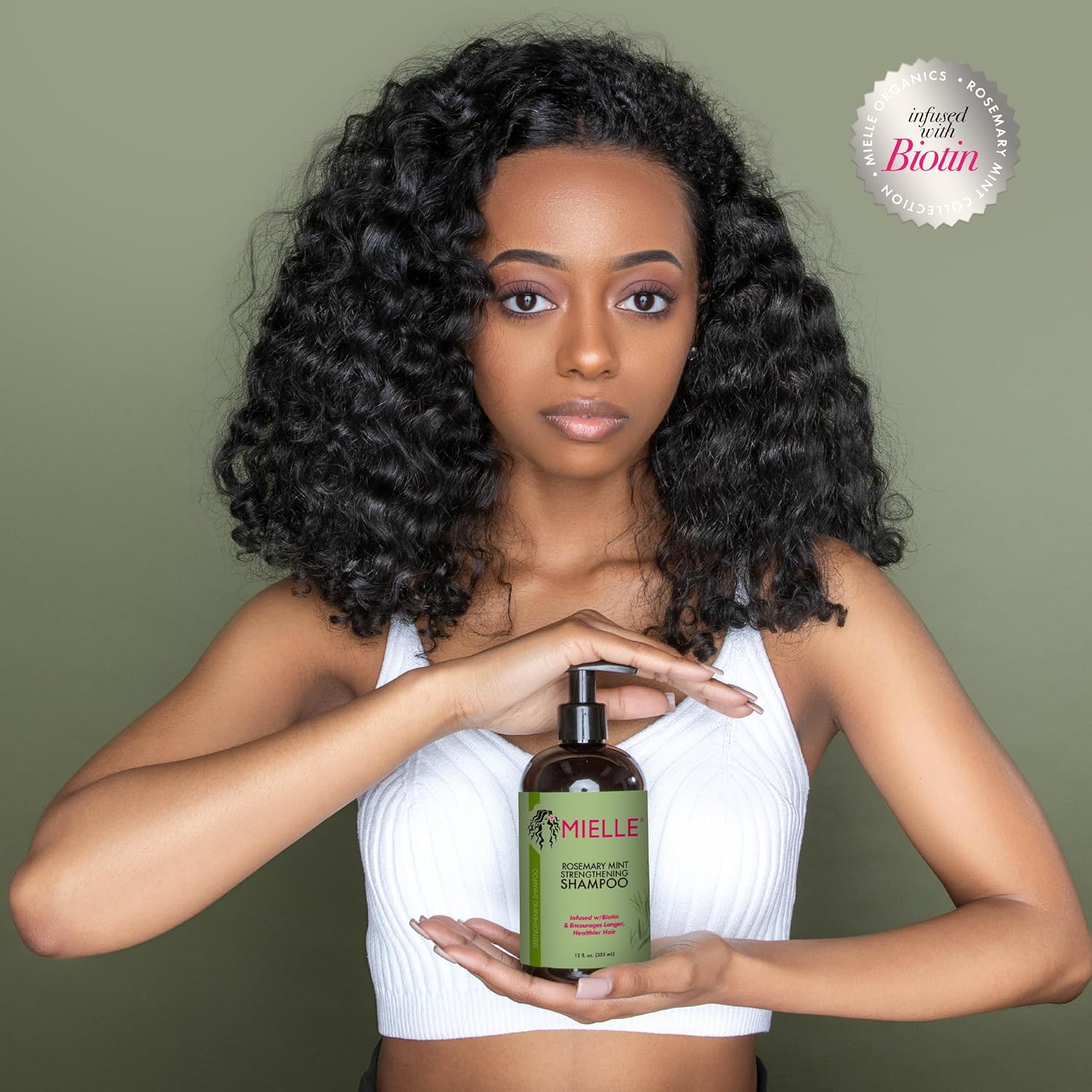 Mielle Organics shampoo for cleansing, strengthening, and promoting healthy hair growth. Nourishing and invigorating shampoo infused with rosemary, mint, and biotin by Mielle Organics.